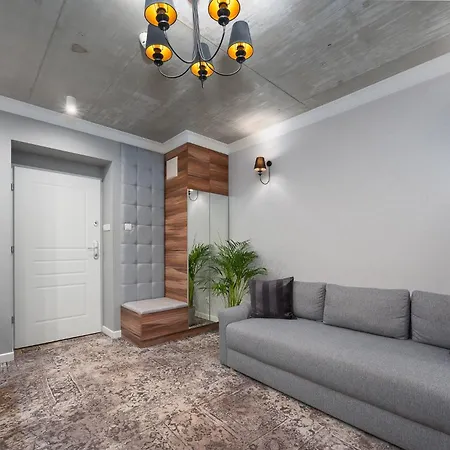 Discover - 6 Rakowicka St - Stylish Balcony With Netflix
